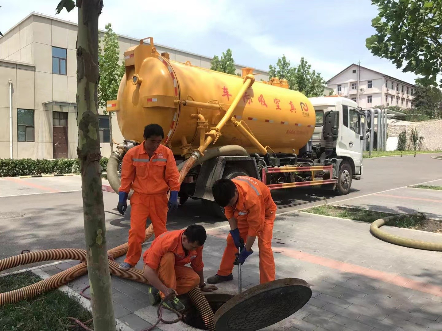 安岳化粪池清理与5-8吨吸粪车施工效率分析